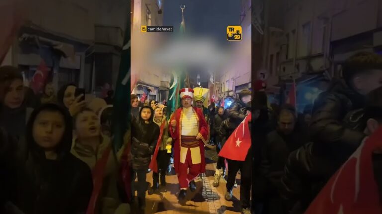 أطفال أتراك يتوافدون إلى المساجد تحت شعار “نعود إلى جوهرنا”